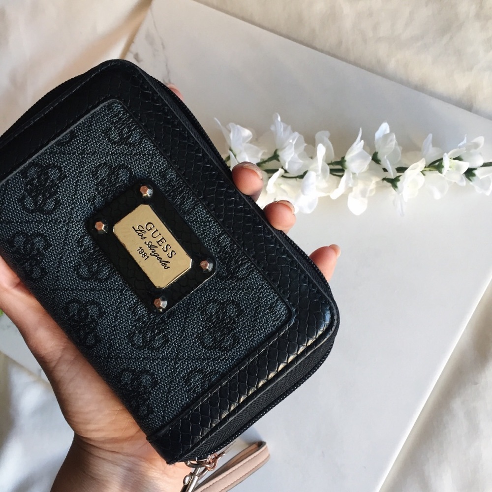 GUESS Wallet/Wristlet